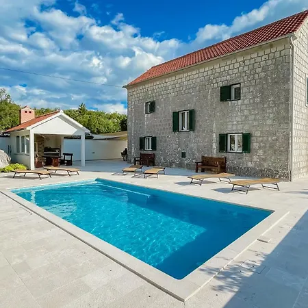 Villa Sion Peaceful With Private Pool And Stunning Mountain View